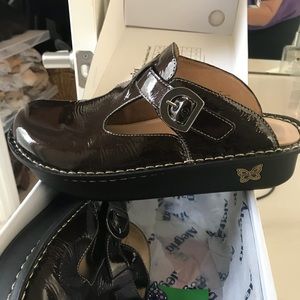 Almost new Alegria clogs